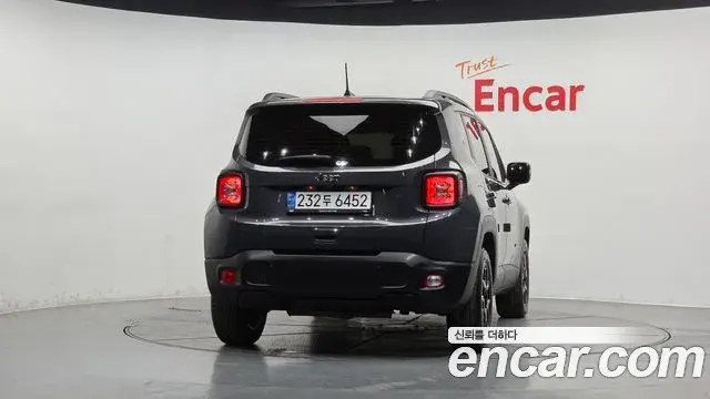 Jeep Renegade 2022 — ფოტო 26/30