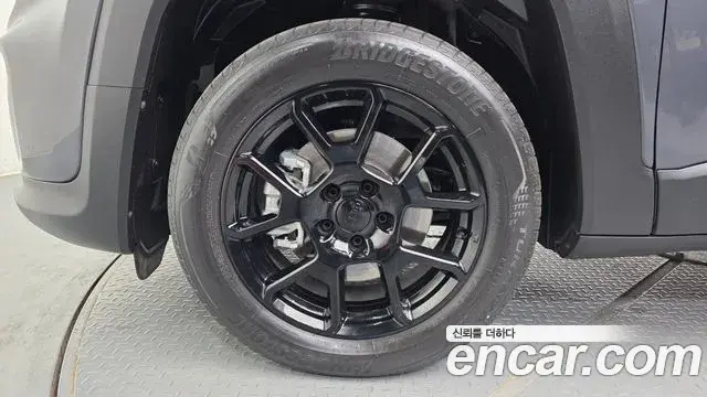 Jeep Renegade 2022 — ფოტო 19/30