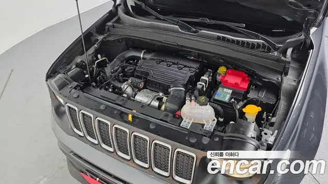 Jeep Renegade 2022 — ფოტო 16/30