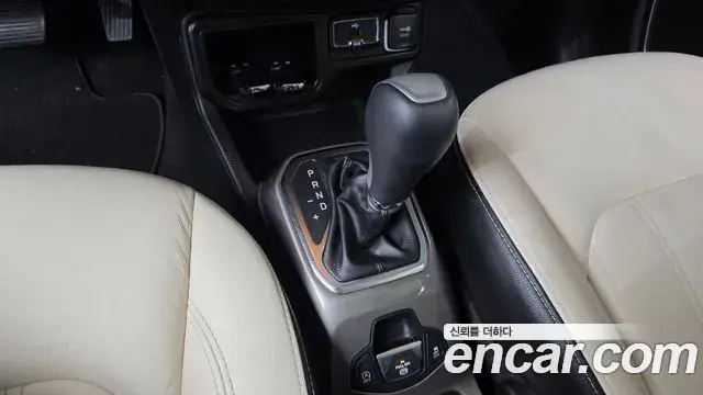 Jeep Renegade 2022 — ფოტო 8/30