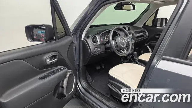 Jeep Renegade 2022 — ფოტო 15/30