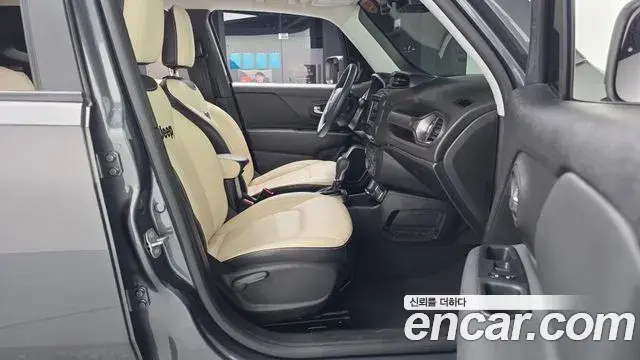 Jeep Renegade 2022 — ფოტო 27/30