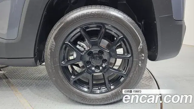 Jeep Renegade 2022 — ფოტო 13/30