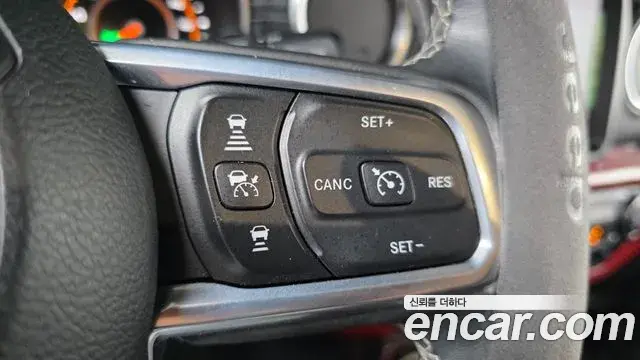 Jeep Wrangler 2019 — Фото 13/20