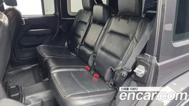 Jeep Wrangler 2019 — Photo 17/31