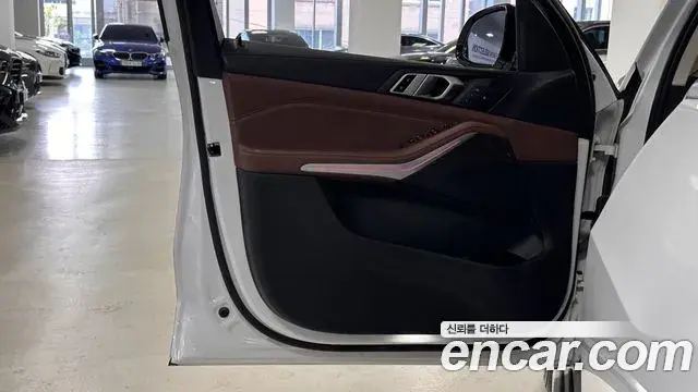 BMW X5 2022 — ფოტო 7/20