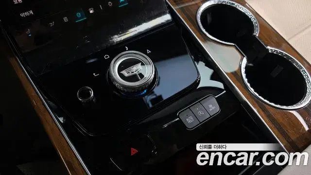 Cadillac Escalade 2025 — ფოტო 12/20
