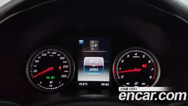 Mercedes-Benz GLC-Class 2019 — Şəkil 13/20