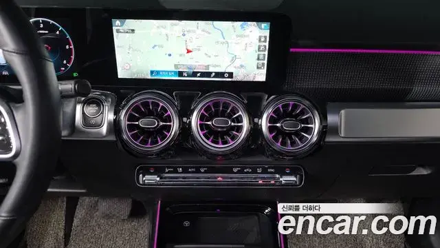 Mercedes-Benz GLB-Class 2022 — ფოტო 26/34