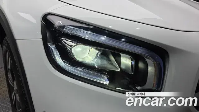 Mercedes-Benz GLB-Class 2022 — ფოტო 24/34