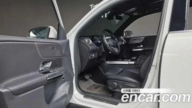 Mercedes-Benz GLB-Class 2022 — ფოტო 14/34