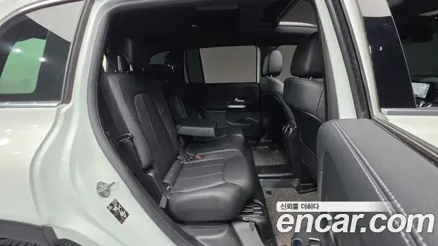 Mercedes-Benz GLB-Class 2022 — ფოტო 4/34