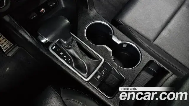 Kia Sportage The Bold 2020 — ფოტო 7/30