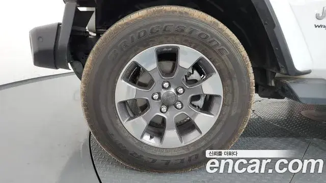 Jeep Wrangler 2019 — Şəkil 25/34