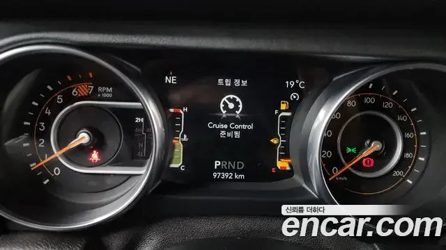 Jeep Wrangler 2019 — Şəkil 2/34