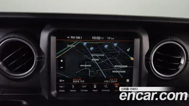 Jeep Wrangler 2019 — Şəkil 33/34