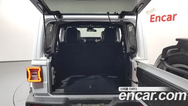 Jeep Wrangler 2019 — Şəkil 21/34