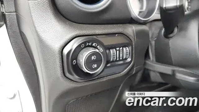 Jeep Wrangler 2019 — Şəkil 30/34