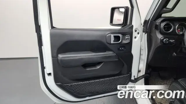 Jeep Wrangler 2019 — Şəkil 16/34