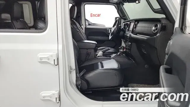Jeep Wrangler 2019 — Şəkil 27/34