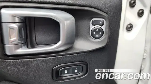 Jeep Wrangler 2019 — Şəkil 18/34