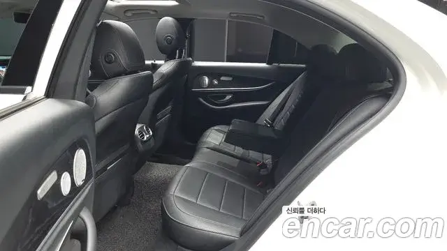 Mercedes-Benz E-Class 2019 — Фото 12/20