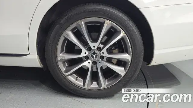 Mercedes-Benz E-Class 2019 — Şəkil 19/32