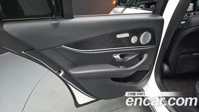 Mercedes-Benz E-Class 2019 — Şəkil 8/32