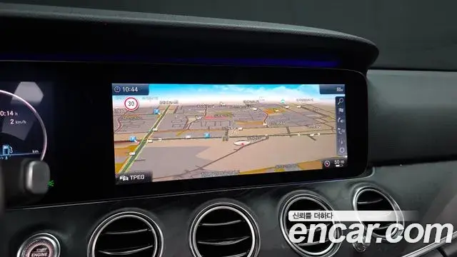 Mercedes-Benz E-Class 2019 — Şəkil 11/32