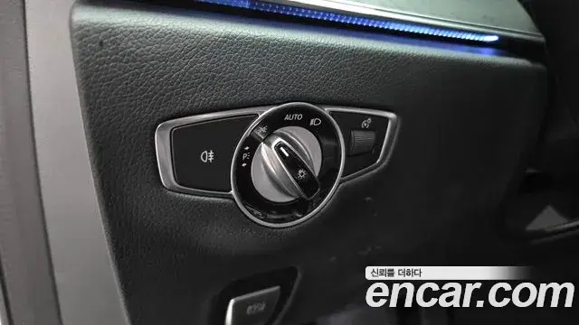 Mercedes-Benz E-Class 2019 — Şəkil 21/32