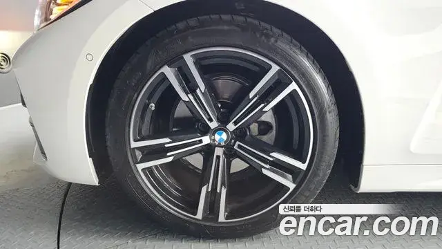 BMW 4 Series 2023 — Şəkil 28/31