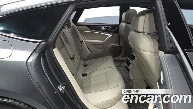 Audi A7 2022 — Şəkil 10/37
