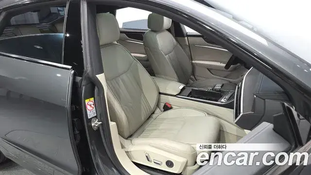 Audi A7 2022 — Şəkil 18/37
