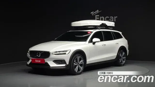 Volvo V60 Cross Country 2020 — ფოტო 26/35