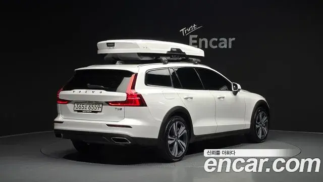 Volvo V60 Cross Country 2020 — ფოტო 31/35