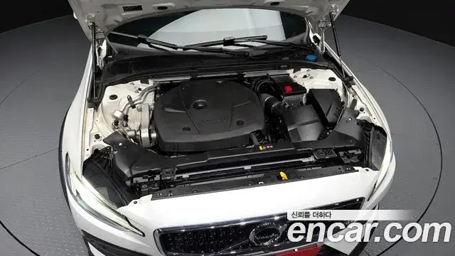 Volvo V60 Cross Country 2020 — ფოტო 8/35