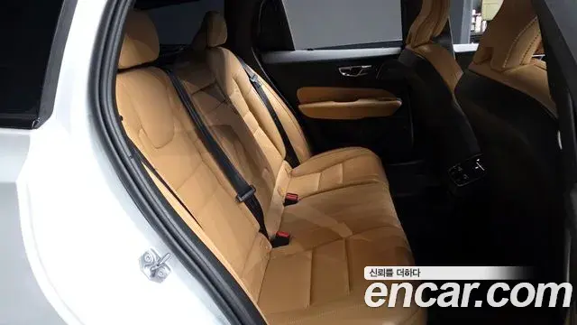Volvo V60 Cross Country 2020 — ფოტო 2/35