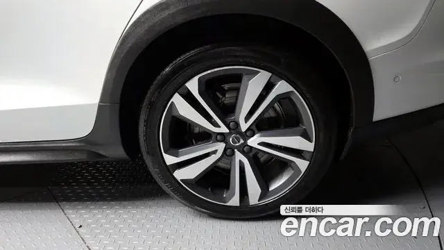 Volvo V60 Cross Country 2020 — ფოტო 4/35