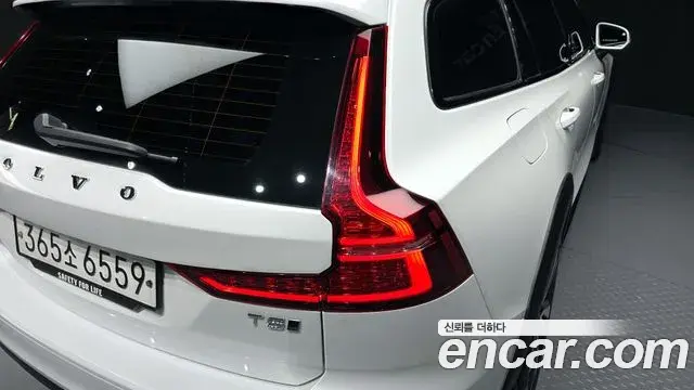 Volvo V60 Cross Country 2020 — ფოტო 9/35