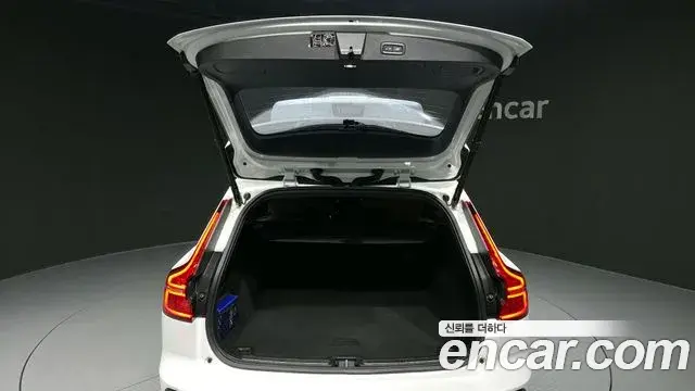 Volvo V60 Cross Country 2020 — ფოტო 24/35