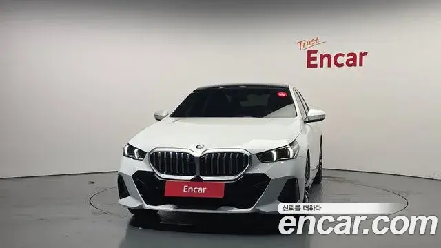 BMW 5 Series 2024 — ფოტო 1/33
