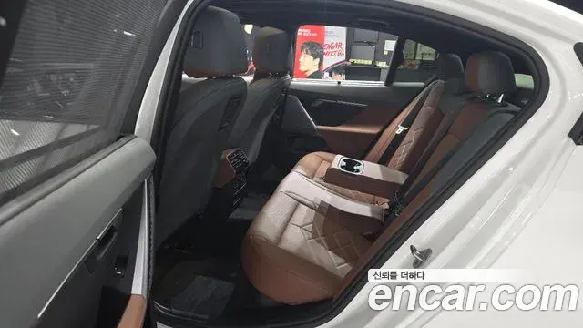 BMW 5 Series 2024 — ფოტო 27/33