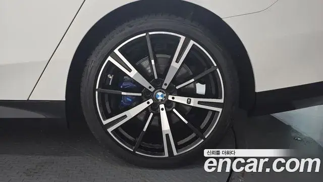 BMW 5 Series 2024 — ფოტო 13/33