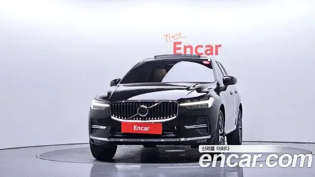 Volvo XC60 2023 — ფოტო 17/20