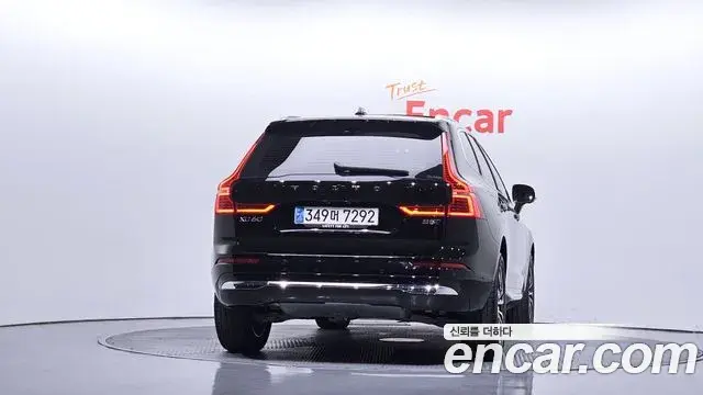 Volvo XC60 2023 — ფოტო 1/20