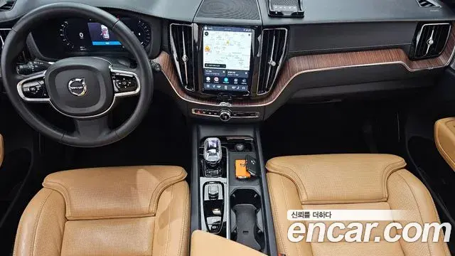 Volvo XC60 2023 — ფოტო 9/20
