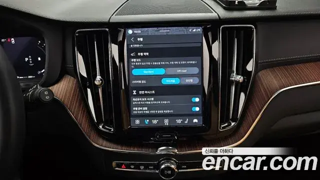 Volvo XC60 2023 — ფოტო 20/20