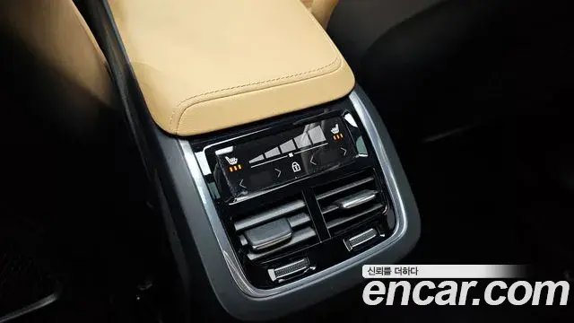 Volvo XC60 2023 — ფოტო 6/20