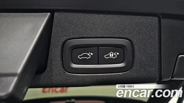 Volvo XC60 2023 — ფოტო 7/20