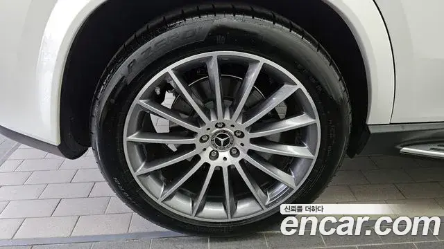 Mercedes-Benz GLE-Class 2025 — ფოტო 16/20